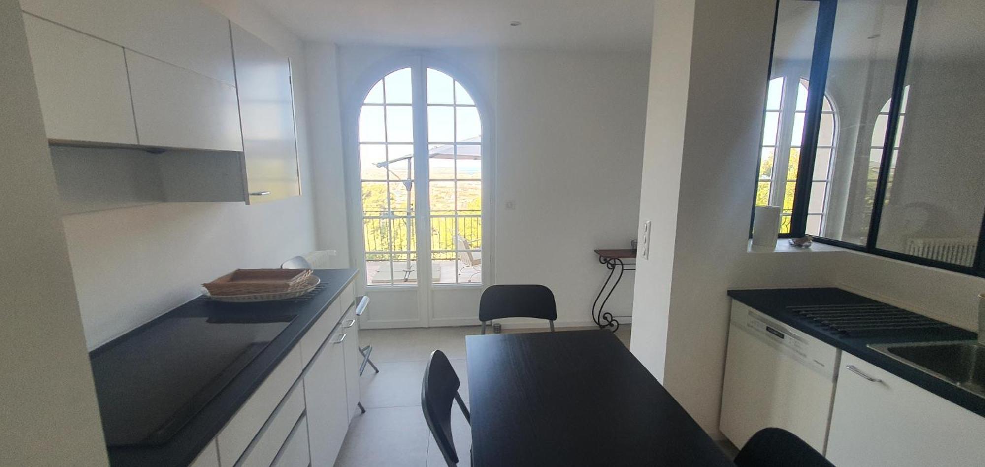 With Sea/city Views, Near Downtown Appartement *