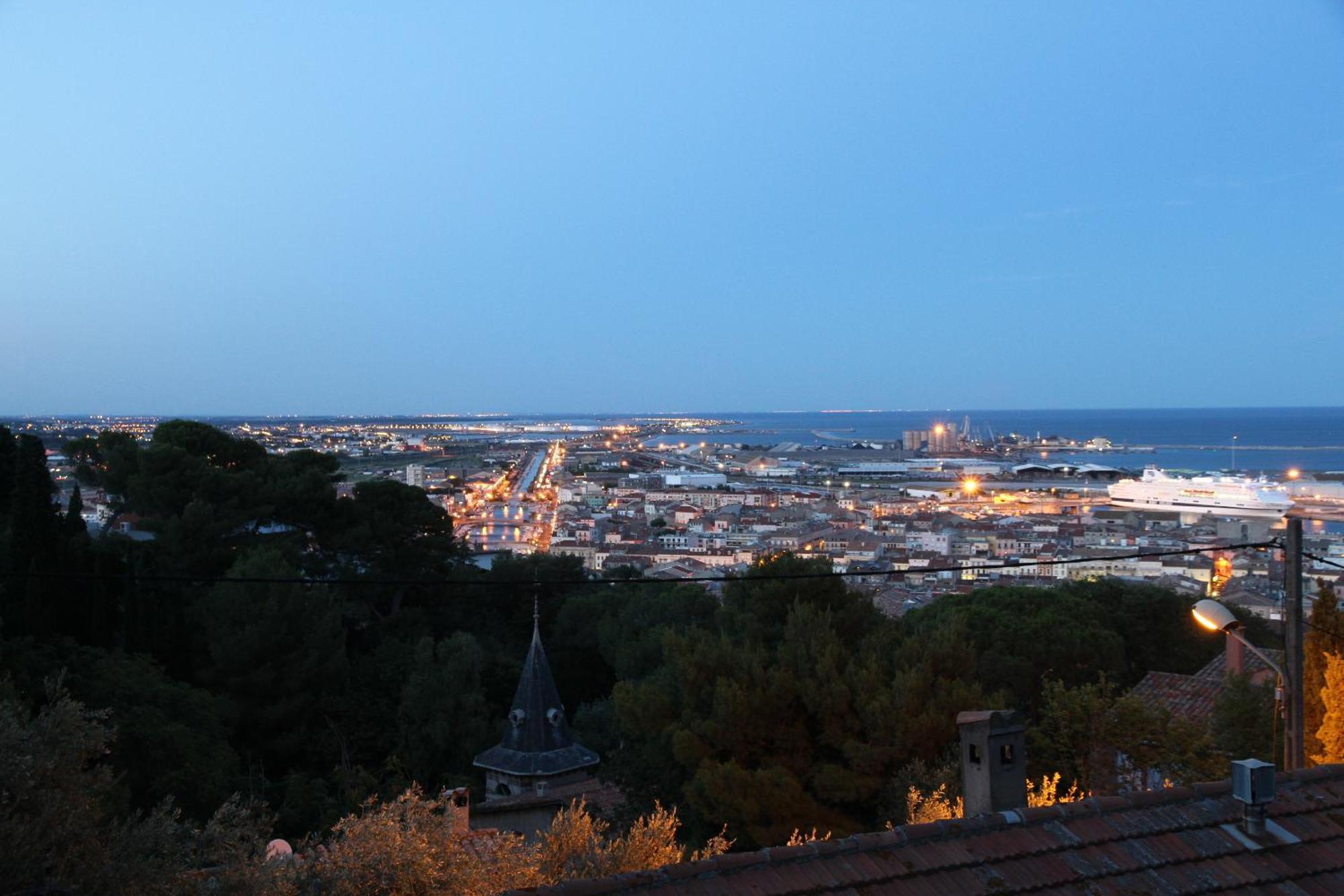 With Sea/city Views, Near Downtown Appartement Sète
